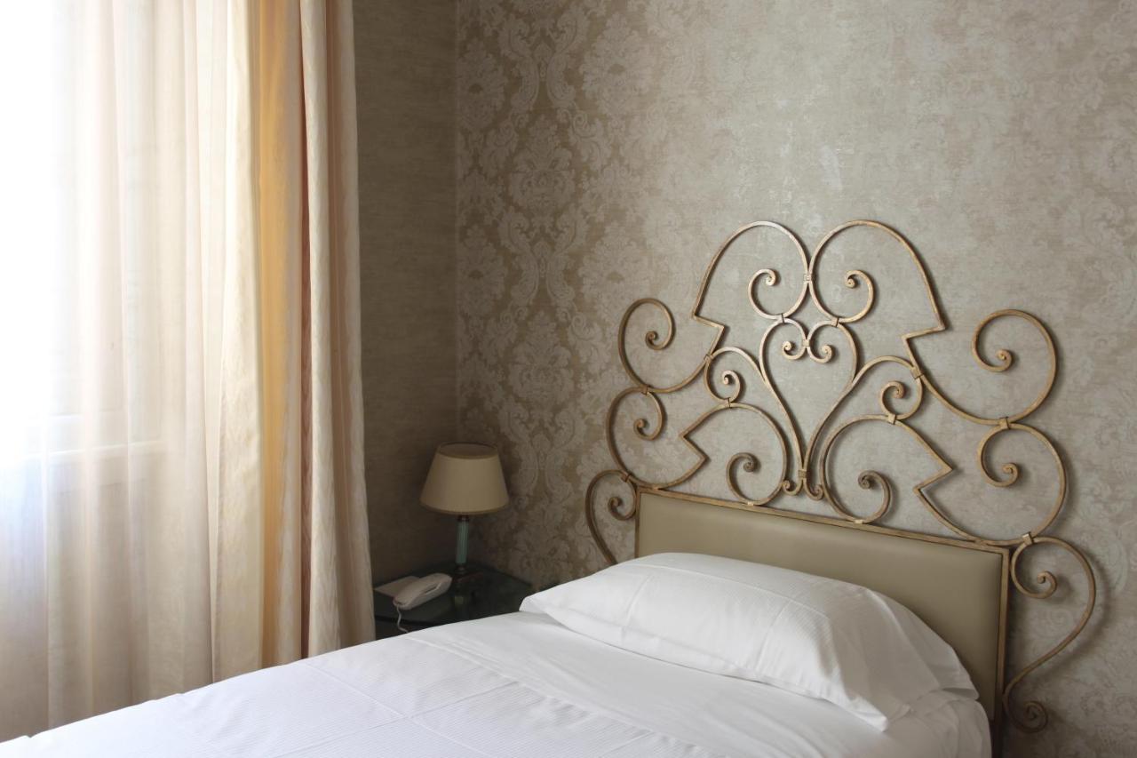C-Hotels De Rose Palace Florenz Zimmer foto